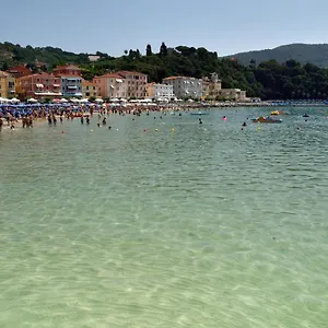 Vienna's House Lerici